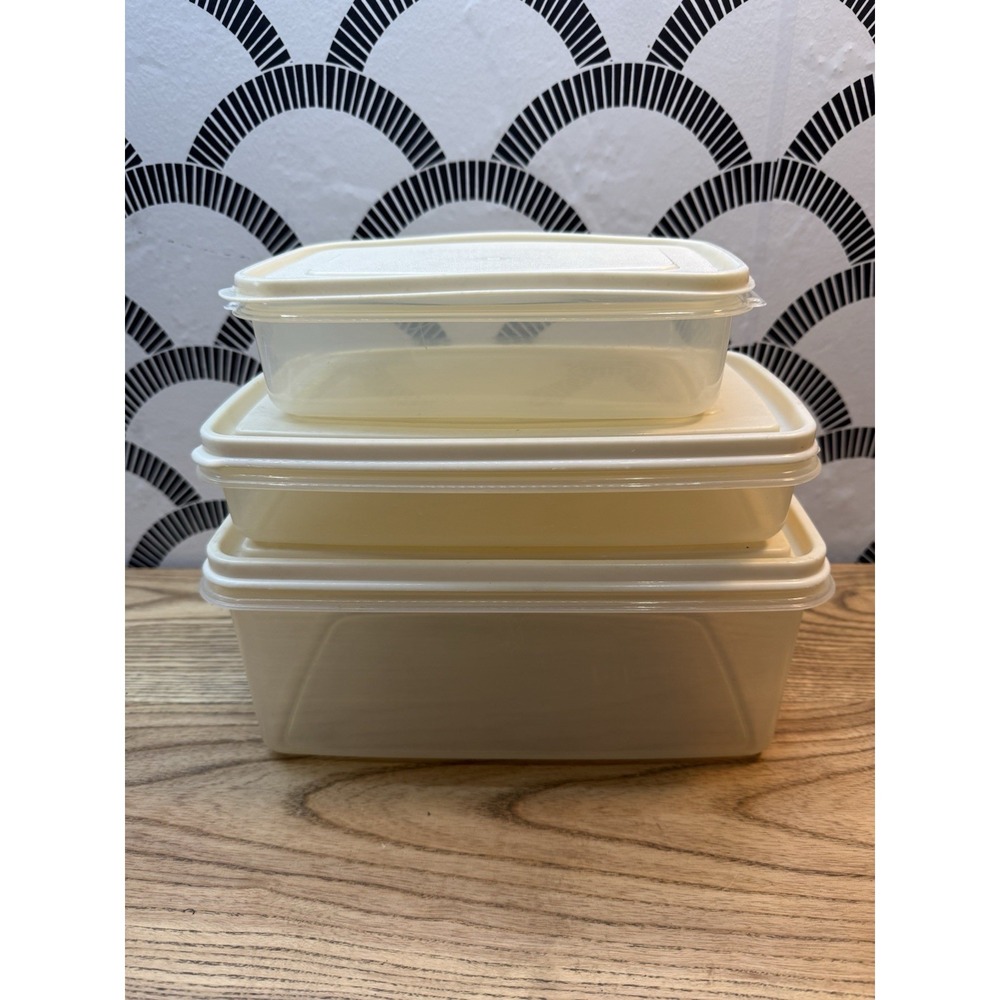 VTG  Rubbermaid‎ Servin' Saver Food Storage Containers #11 24oz, #5 4C, #9 12C